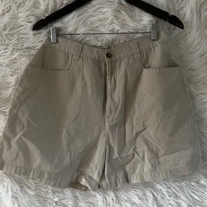 TRUE VINTAGE 1980s Khaki High Waisted Mom Shorts